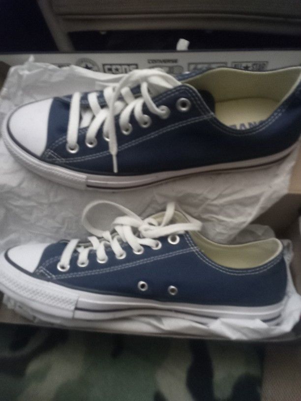 Size 8.5 Blue Low Top Converse Chuck Taylors Like New!$40