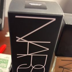  NARS Light Reflecting Foundation 