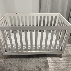 Crib with mattress And Cover 