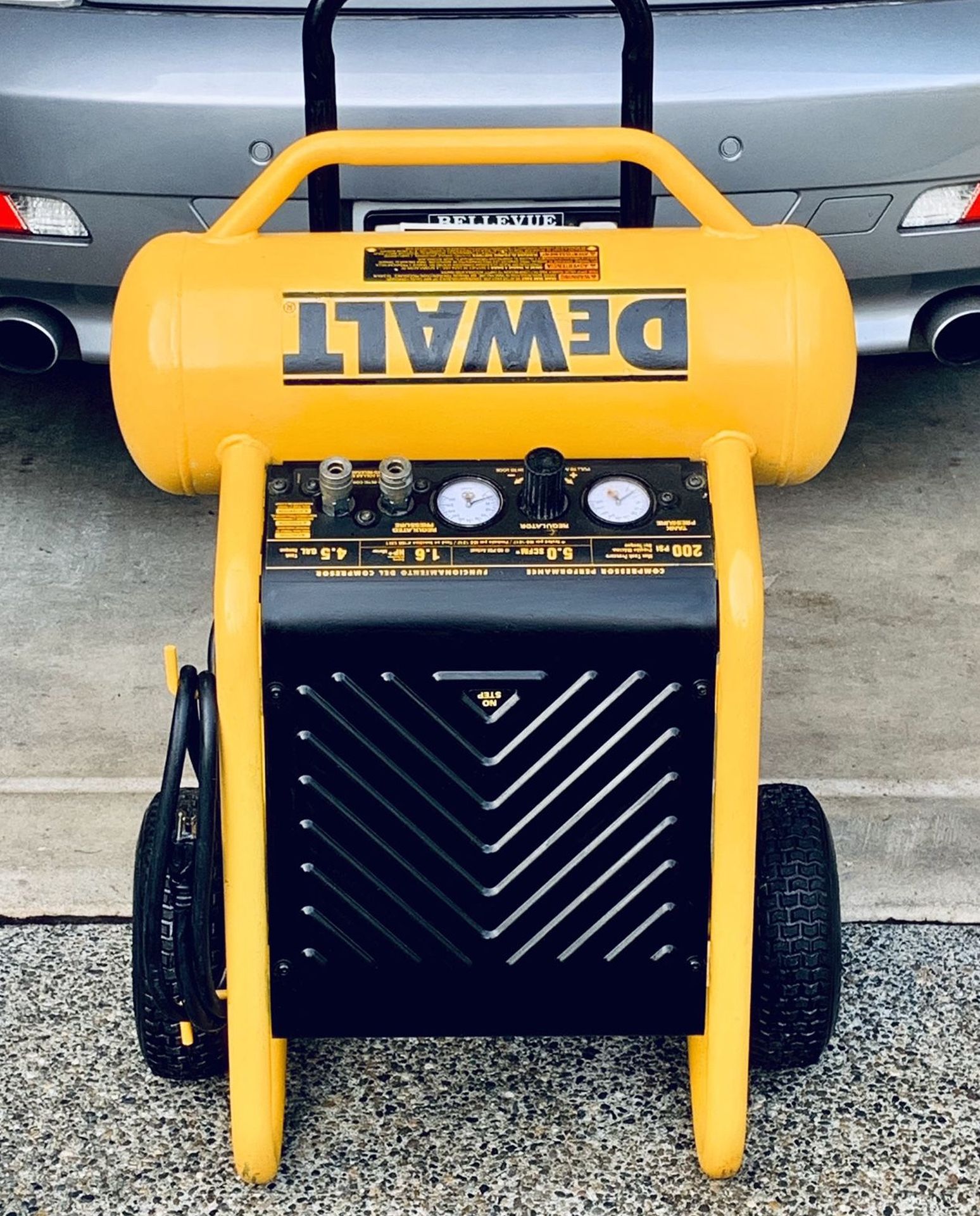 DeWALT - D55146 | 200 PSI - 4.5 GAL | Air Compressor | Great Condition!