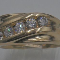 14kt yellow gold ring 9.6 grams w 5 diamonds 1 carat total ,SI1 clarity , G color.  size 10. 874332-1. very good condition. 