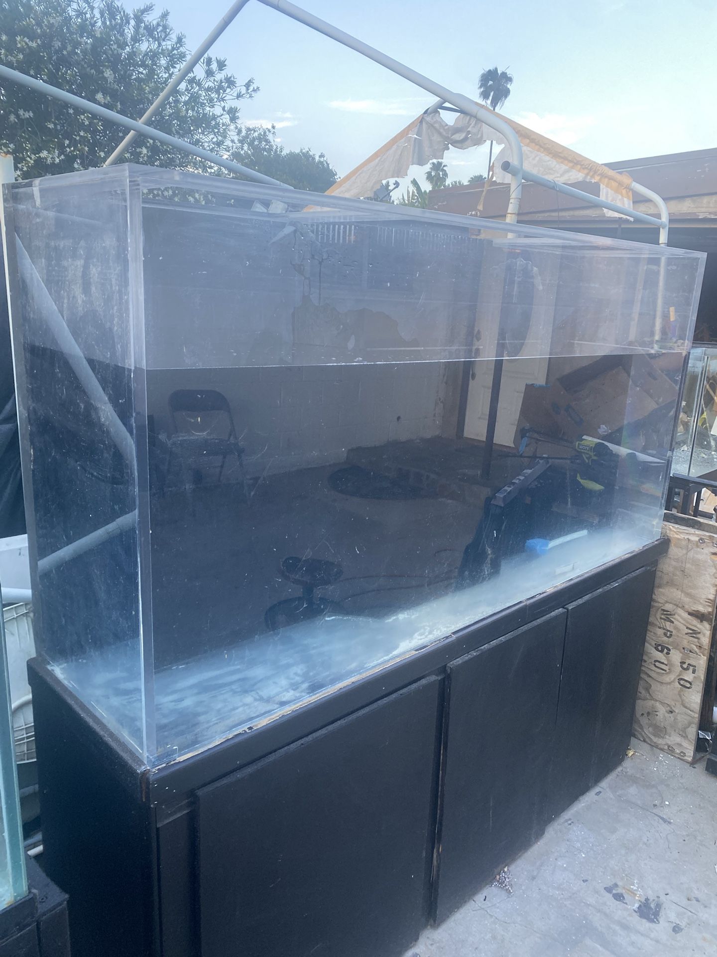 200 Gallon Acrylic Fish Tank