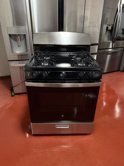 GE 4-burner gas stove in perfect working condition. Delivery and installation available with a 3-month warranty.
