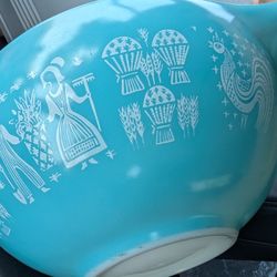 Pyrex Armish  Butterprint Bowls 444 443 Mint