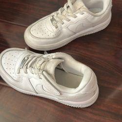 Nike Boys Size 1 1/2 Shoes Used