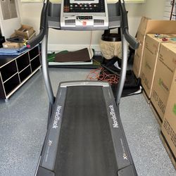 Treadmill Nordic Track X9i Incline Trainer