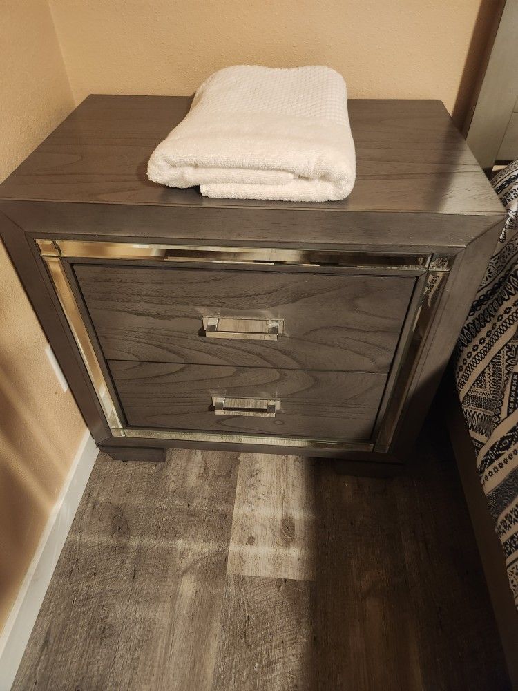 2 Gray Nightstands With Mirror Finish Great Shape $100