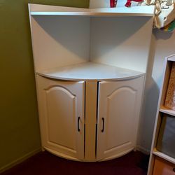 Corner shelf
