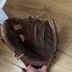 Leather Baseball Glove