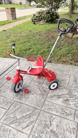 Radio Flyer Deluxe Steer & Stroll Tricycle with Parent Push Handle and Adjustable Seat