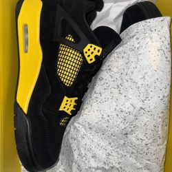 Jordan 4 Retro Thunders