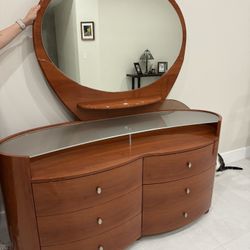 Dresser With Mirror