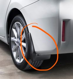 Prius V rear mudguards