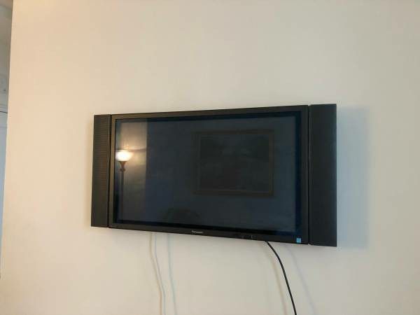 Panasonic 42 inch TV with Wall mount