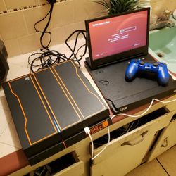 1 Is Hackable PS4 Edition 9.0 With 1 Control $300!. Other is Updated PS4 1TB & 10 Games for $450! No games $225. Games are $40! $30! $25.. trade & Cas