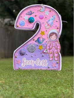 2 the moon 🌙 number piñata