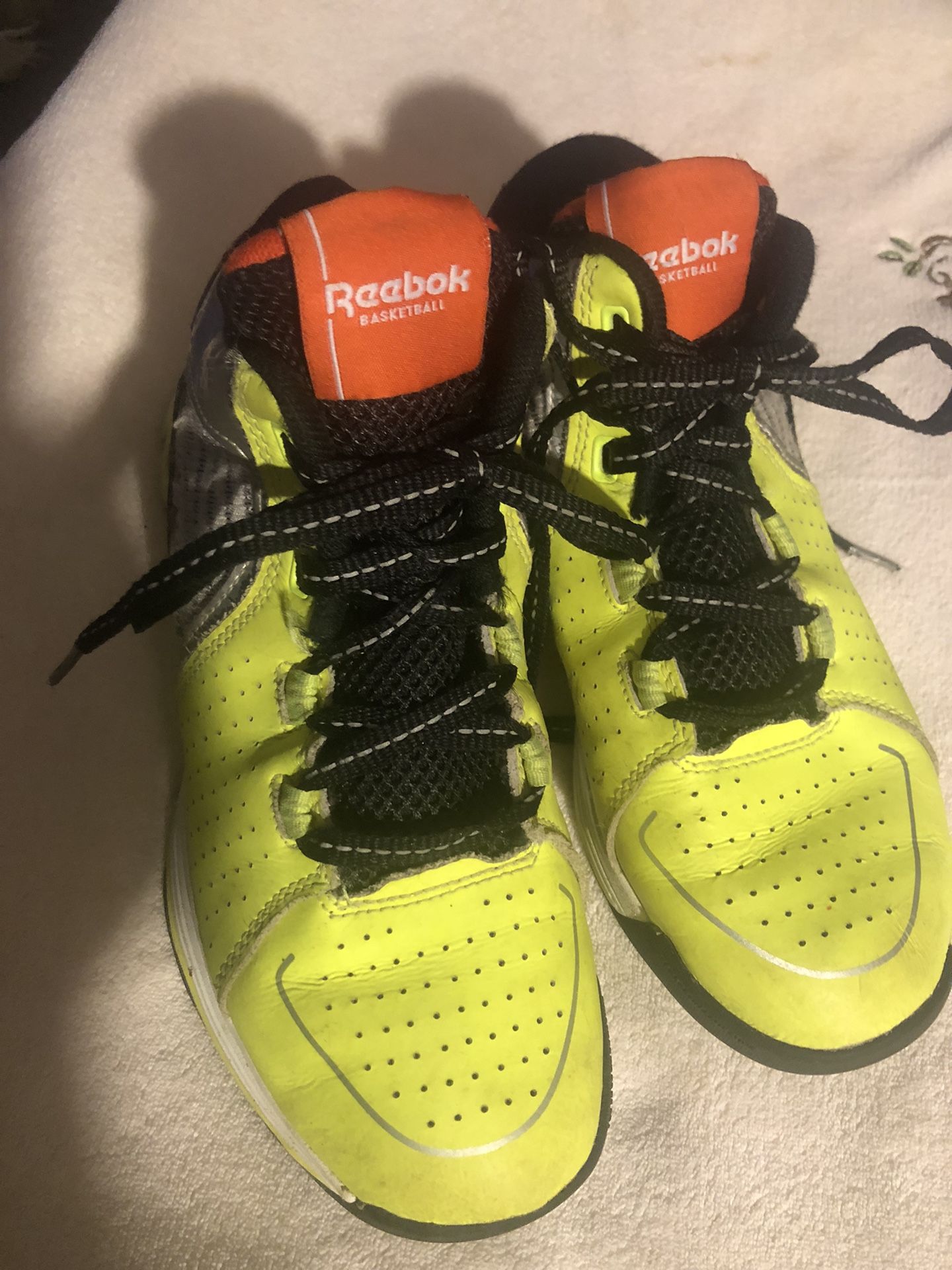 REEBOK ZIGTECH BASKETBALL Shoes. Size3Y