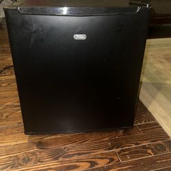 Mini Fridge 