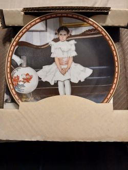 Sitting Pretty Collector Plate 