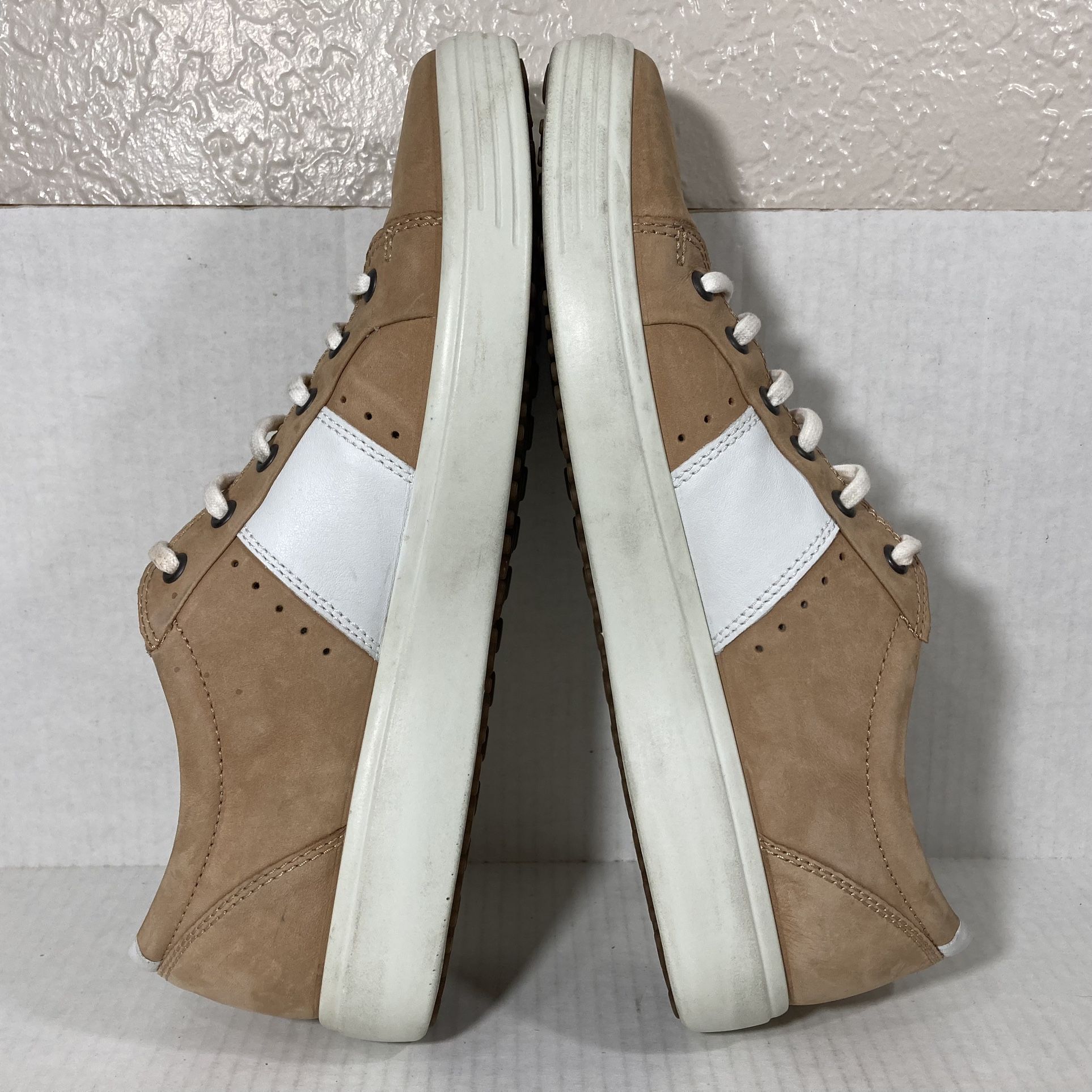 ECCO Soft Danish Design Tan Cashmere White Leather Casual
