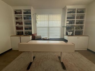 Kinnls adjustable height sitting/standing desk
