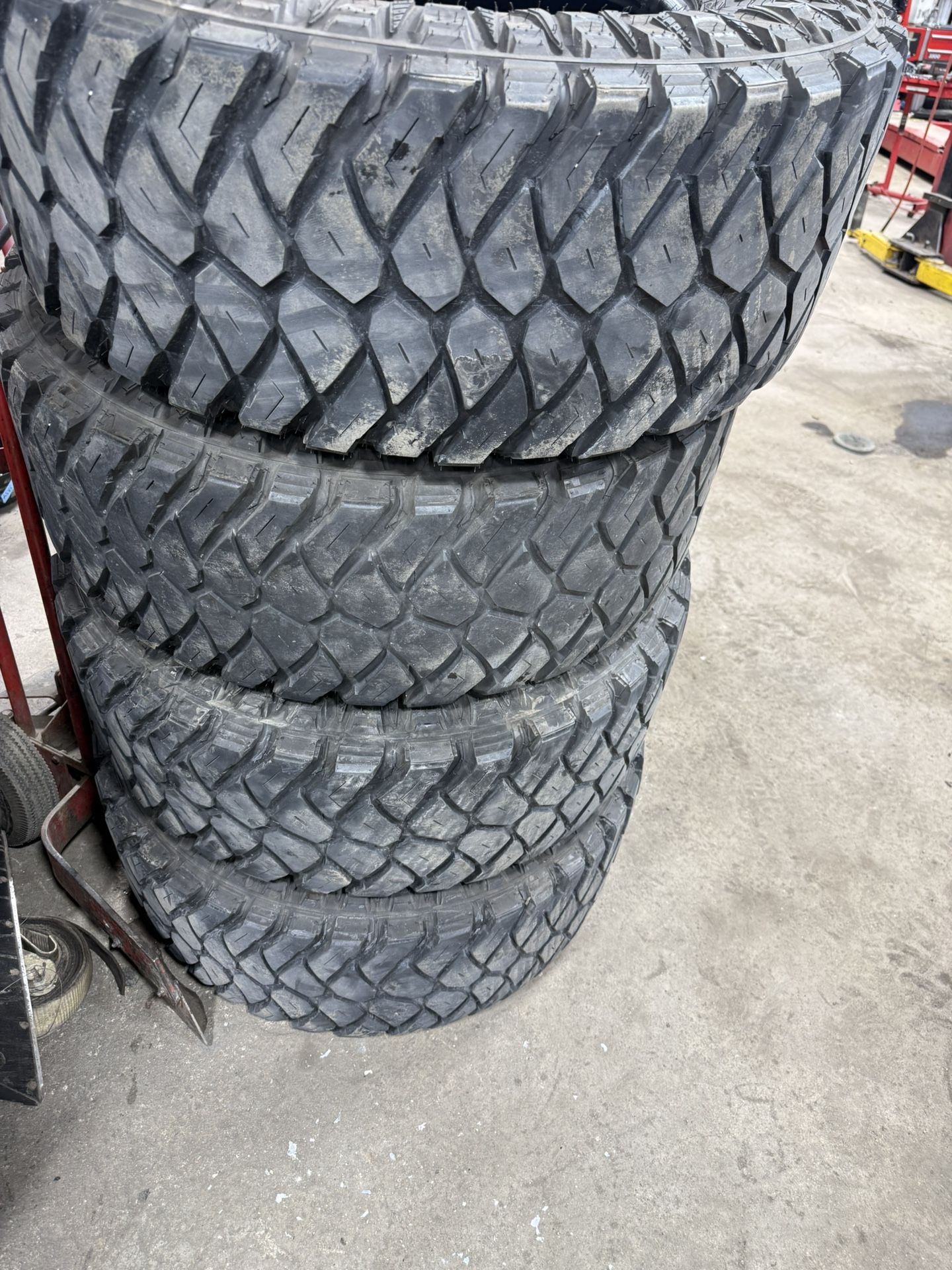 35x12.50r17 Maxxis