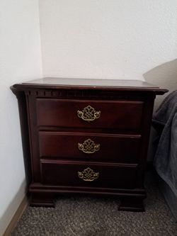 2 nightstands