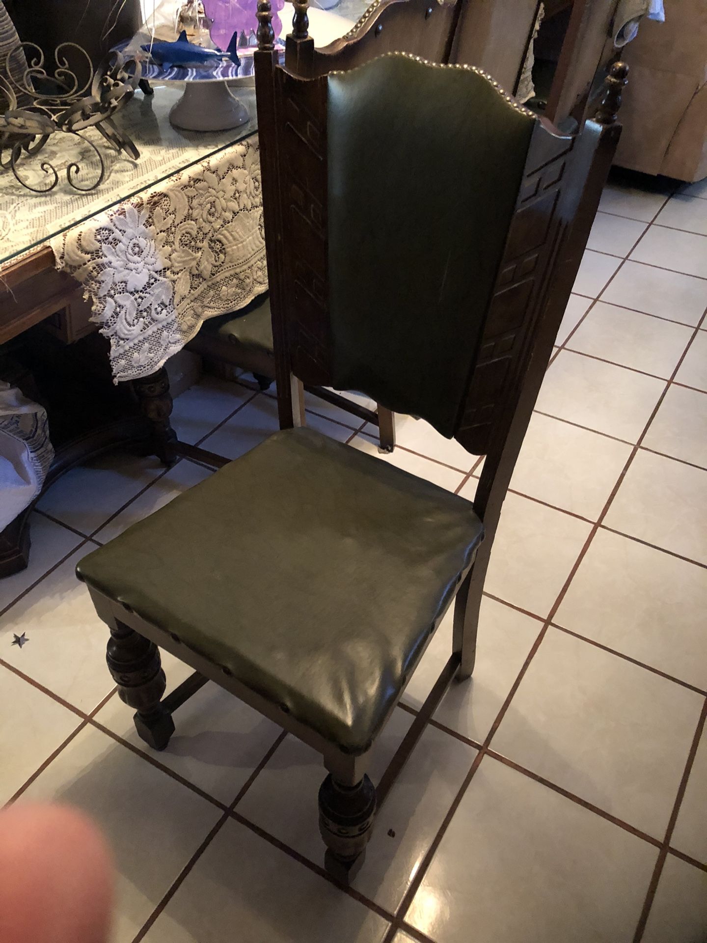 4 VINTAGE DINNER CHAIRS/SOLID WOOD