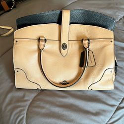  Coach Leather Purse