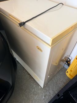 Midea Chest Freezer White