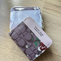 Floral Pattern Compact Wallet – Elegant & Functional 