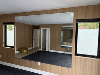 Tough and Impact-Resistant Gym Mirrors for Training Rooms