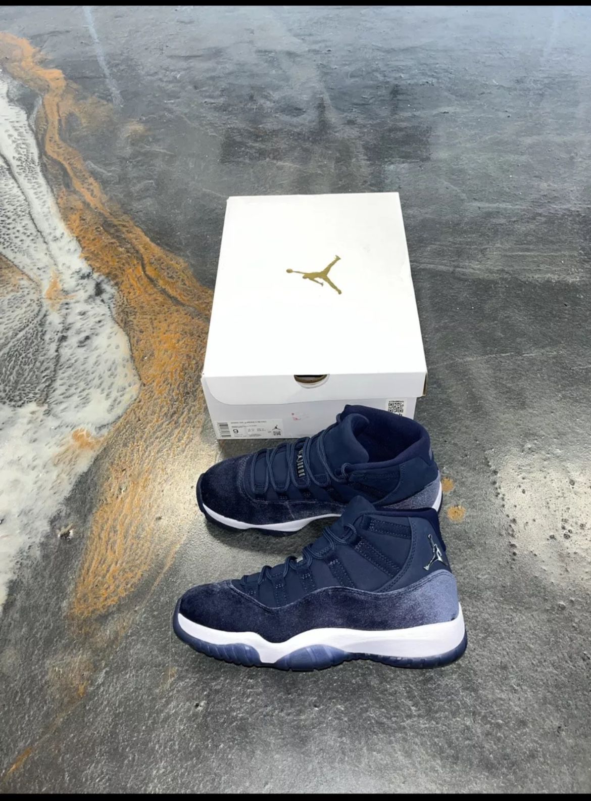 Size 9 - Jordan 11 Midnight Navy Velvet 2022
