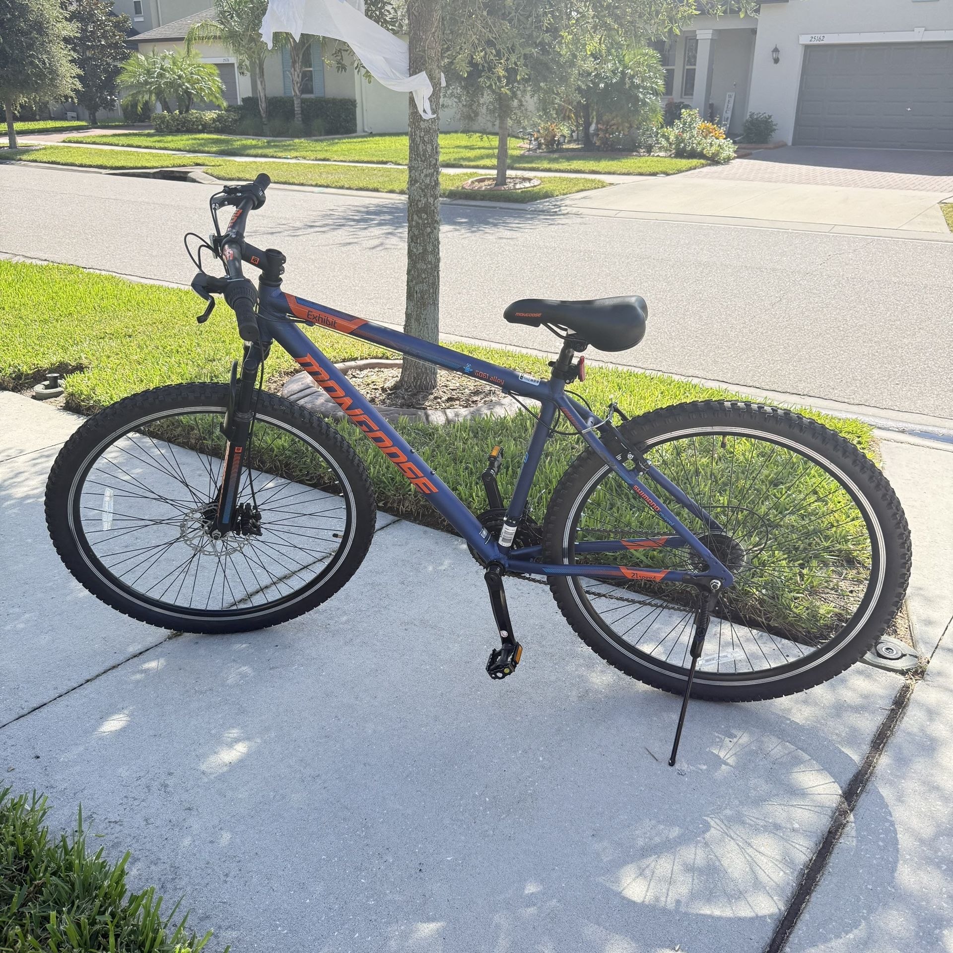 Mongoose 21 Speeds 29in mountain bike Firm