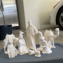 One Of A Kind Plaster Full Nativity Set To Paint.  Also Kincaid Plaster Plates To Paint.  