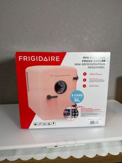 Frigidaire Retro Mini Fridge Pink 9 Can 5L Skincare Cooler EFMIS2175