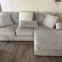 Log HR Grey Couch 