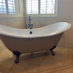 Cheviot Bathtub