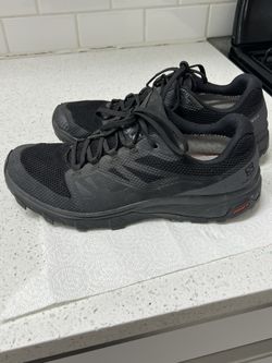 Salomon Men’s Outline Gore-Tex Hiking Shoe Size 10