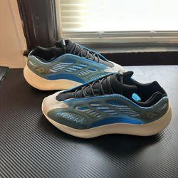 Yeezy 700 v3 Azareth Blue Size 11.5 Clean