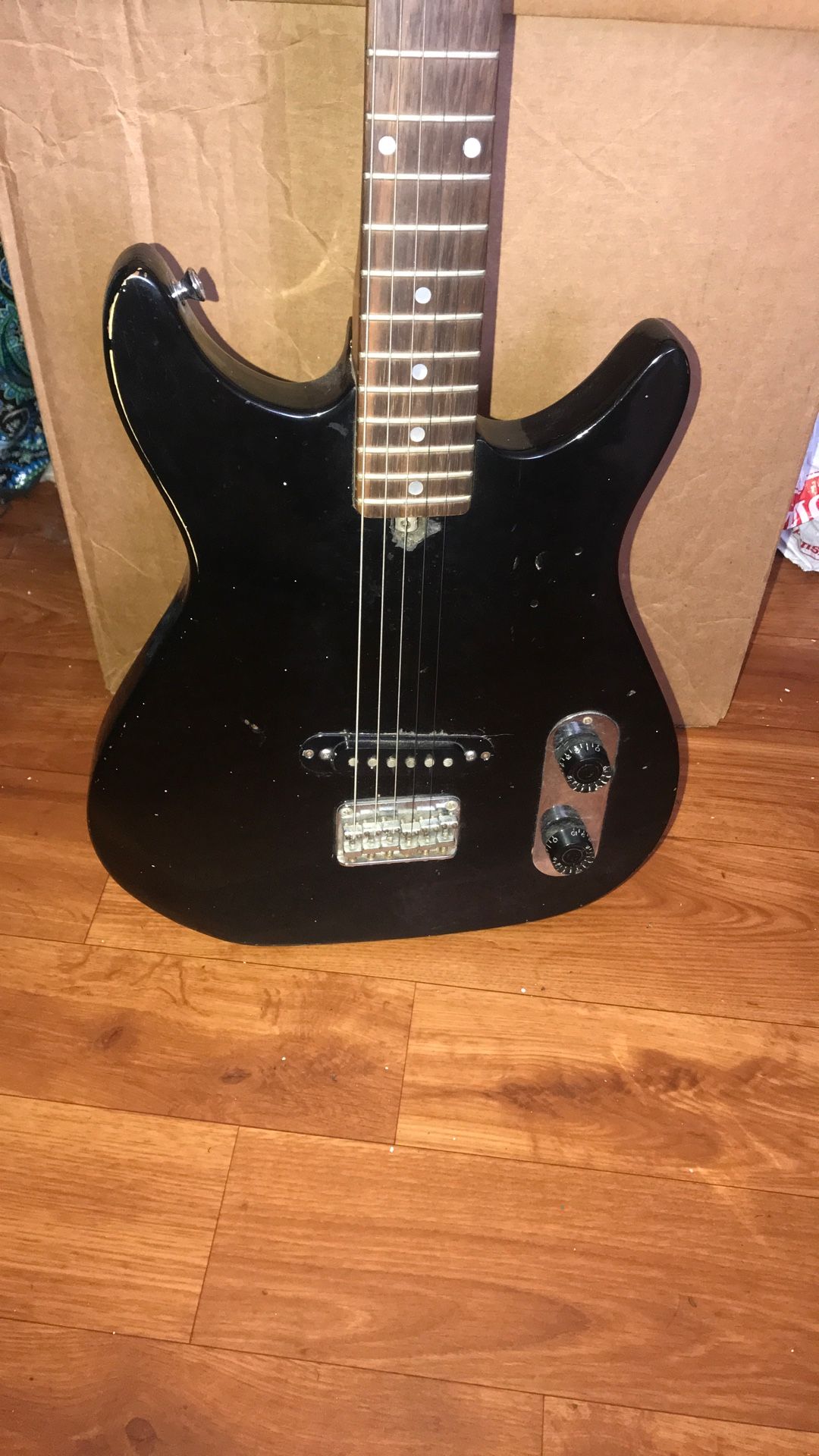 Electric Guitar  Hondo 🎸  Pick Up Only Brooklyn Sunset Park Area 