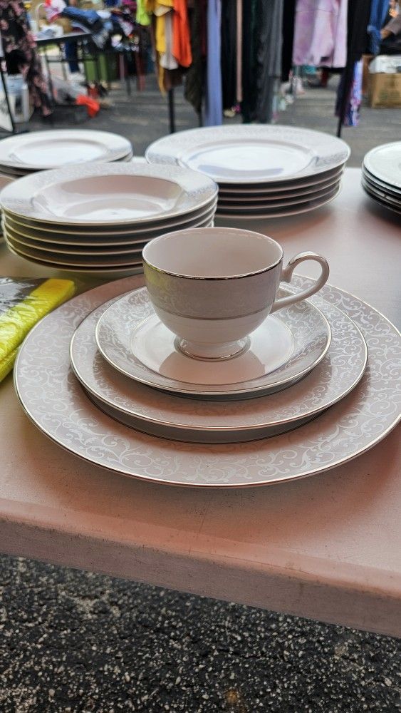 Dinnerware Set