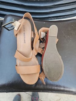 LUCKY BRAND WEDGE SANDALS NEVER WORN SIZE 7 1/2