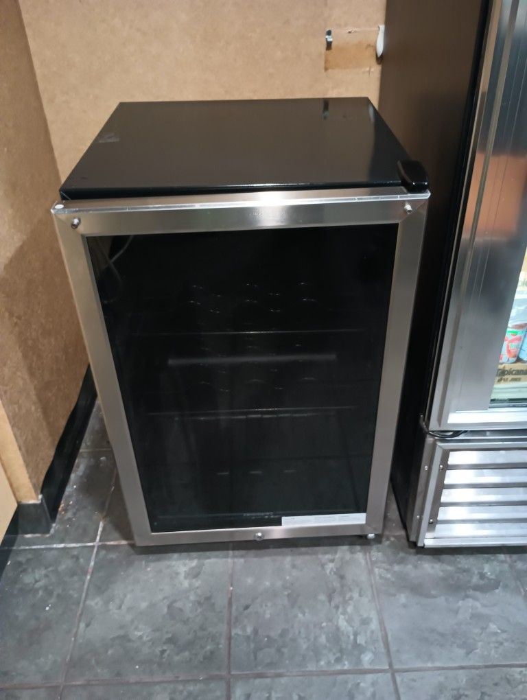 Frigidaire/mini wine fridge