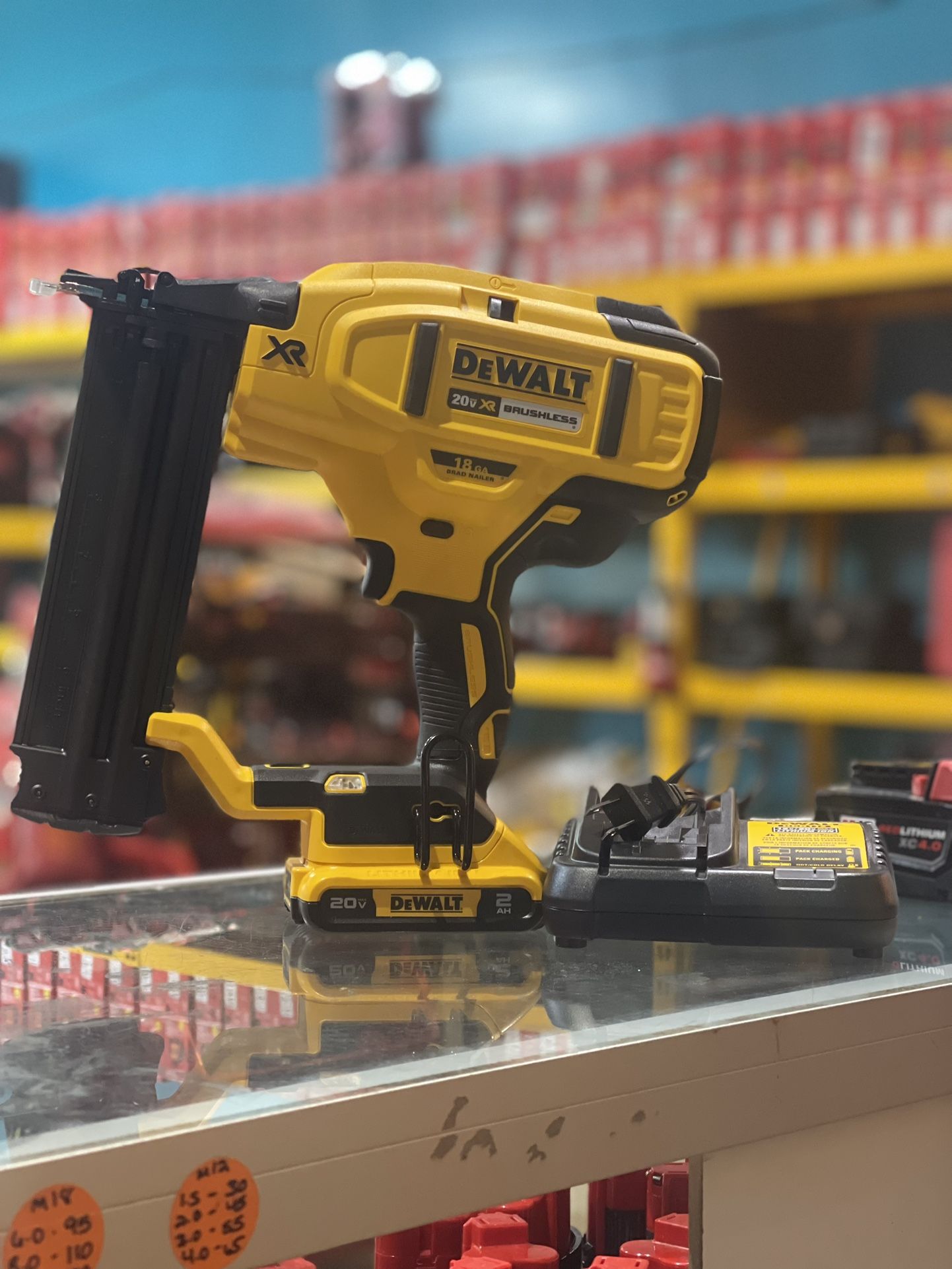 DEWALT 20V MAX XR Lithium Ion 18 Gauge Cordless Brad Nailer Kit