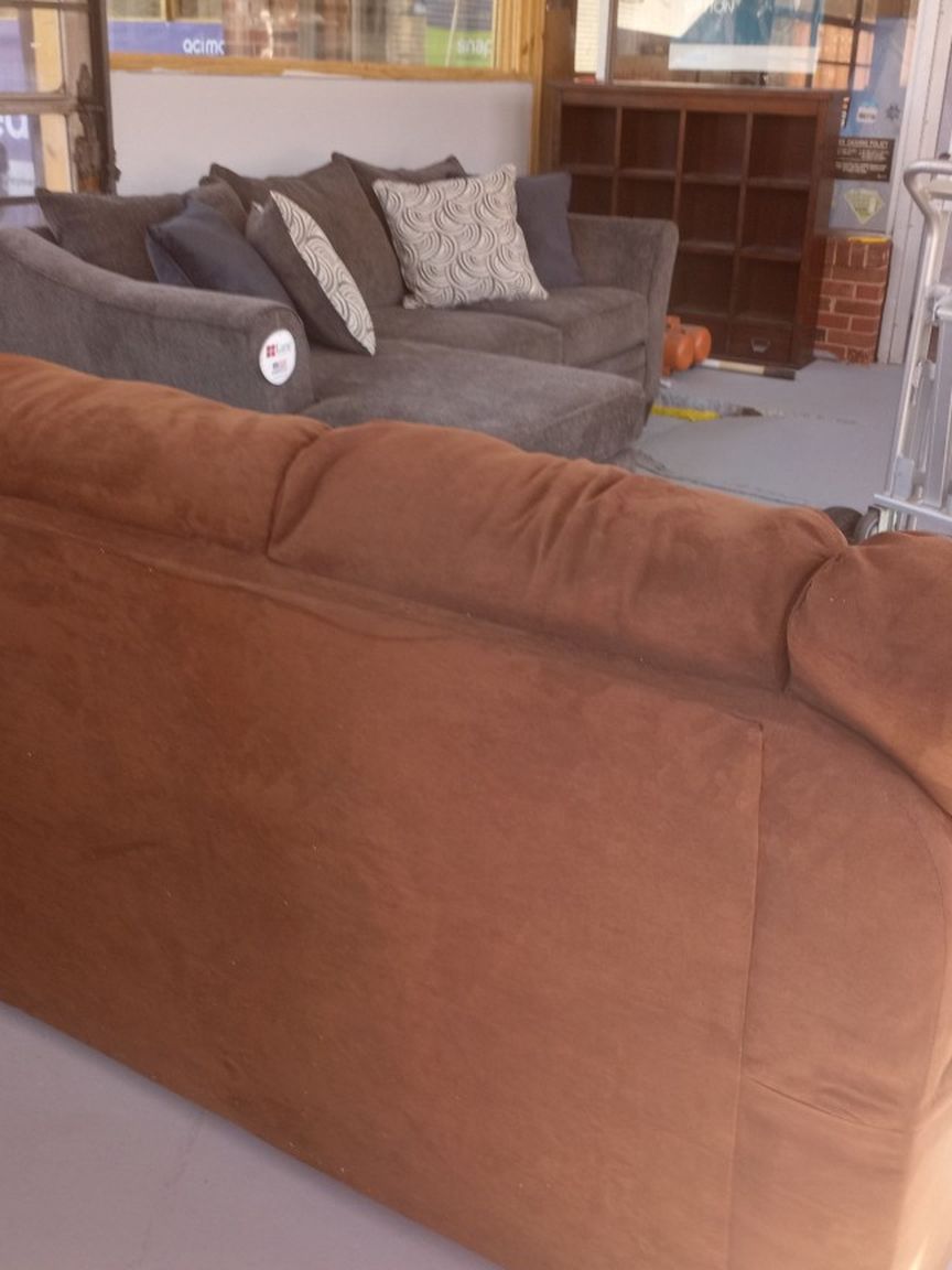 Loveseats / Couches / Sectionals 