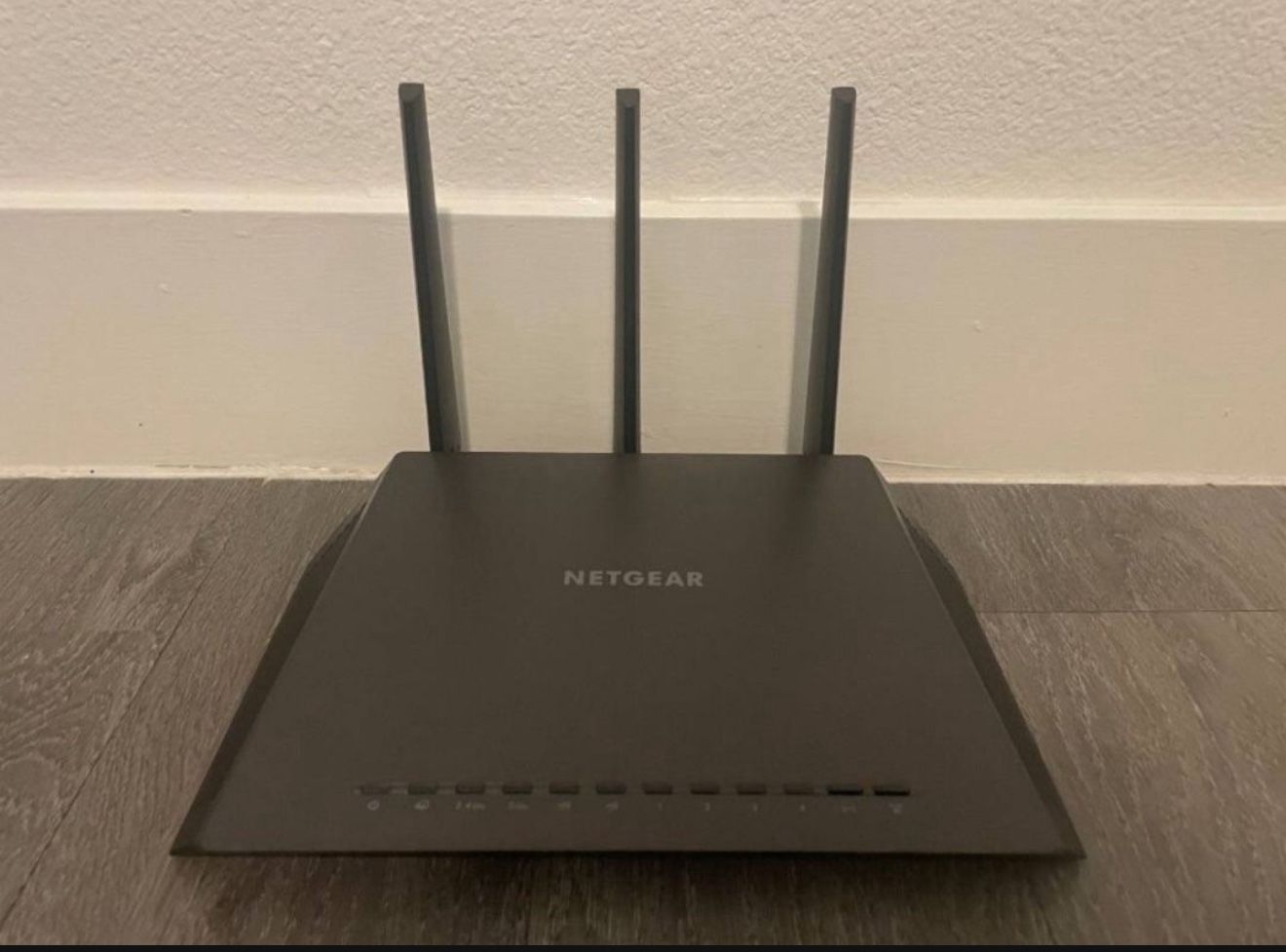 NETGEAR Nighthawk R7000P - AC2300 Smart Gaming WiFi Router