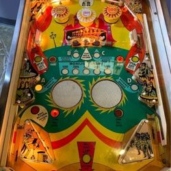 Pinball Machine  Chicago game Casino  lots of action