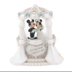 Walt Disney World Snow Globe - Wedding Edition - Mickey & Minnie