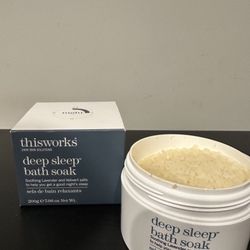 Deep Sleep Bath Soak - soothing lavender and vetiver scented bath soak for a calming night's sleep #selfcare #relaxation
